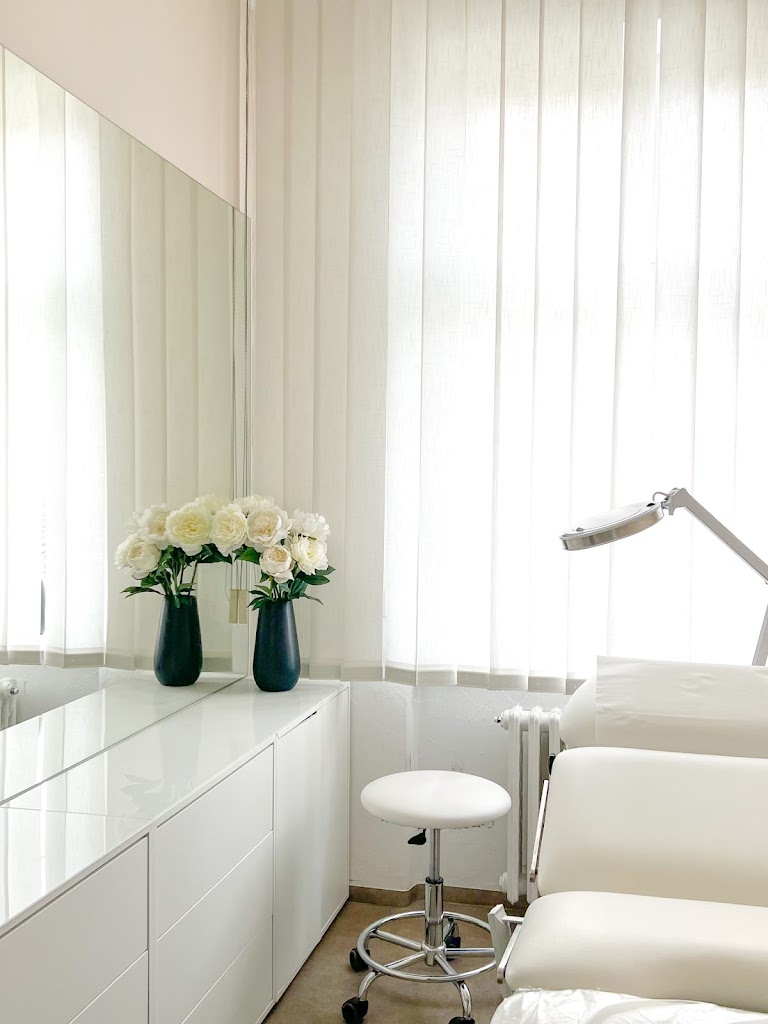 MUDr. Anežka Krnáčová, Kožní a estetická ambulance, Cutis sana dermatologie s.r.o.